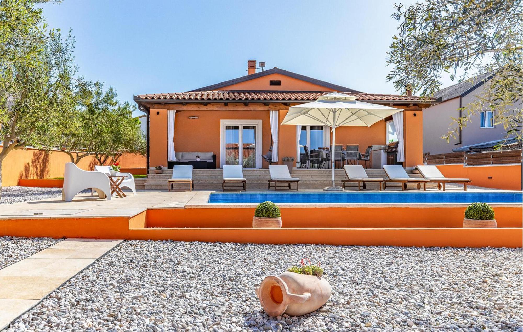 Amazing In With Kitchen Holiday home *