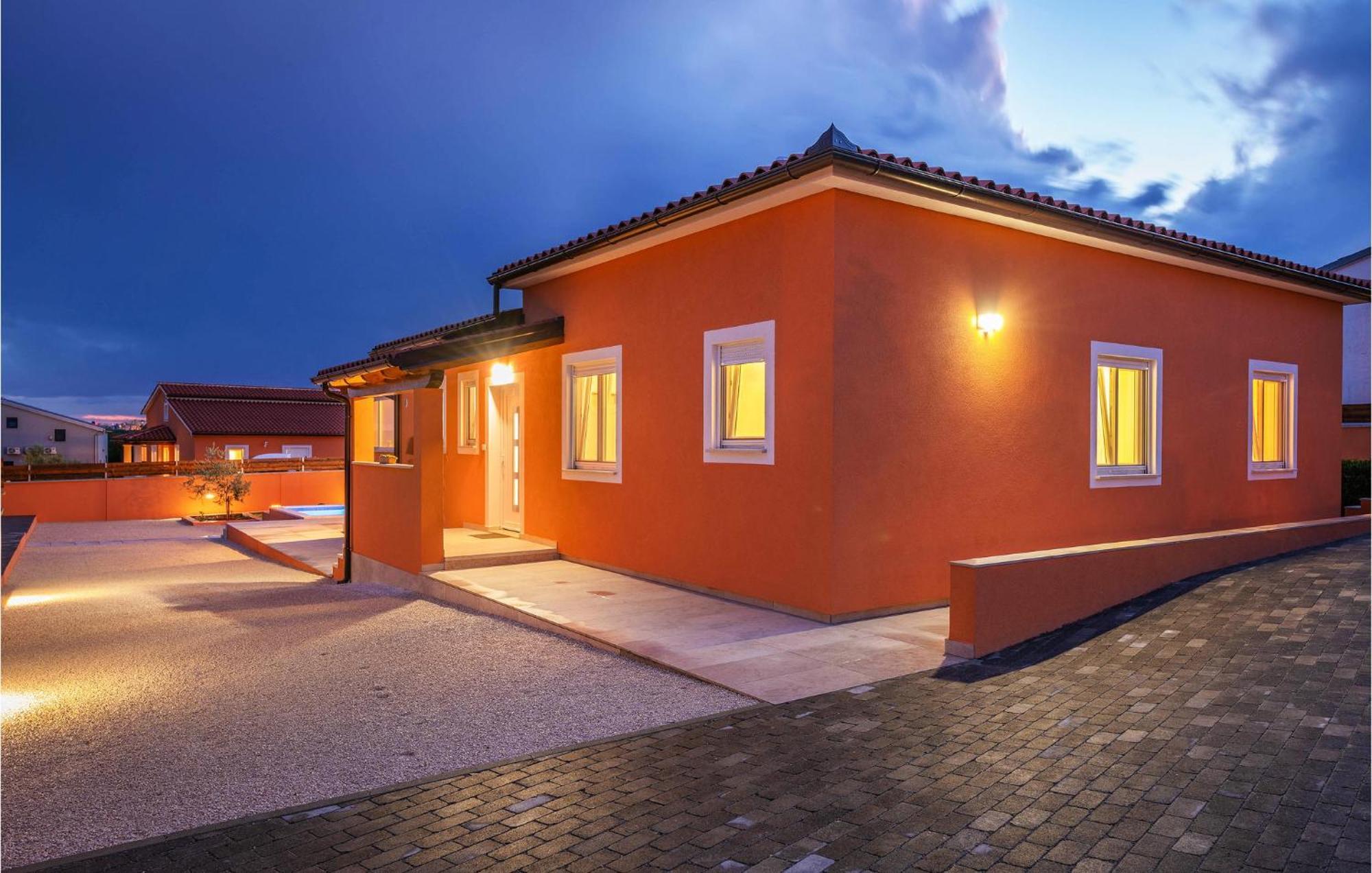 Amazing In With Kitchen Holiday home