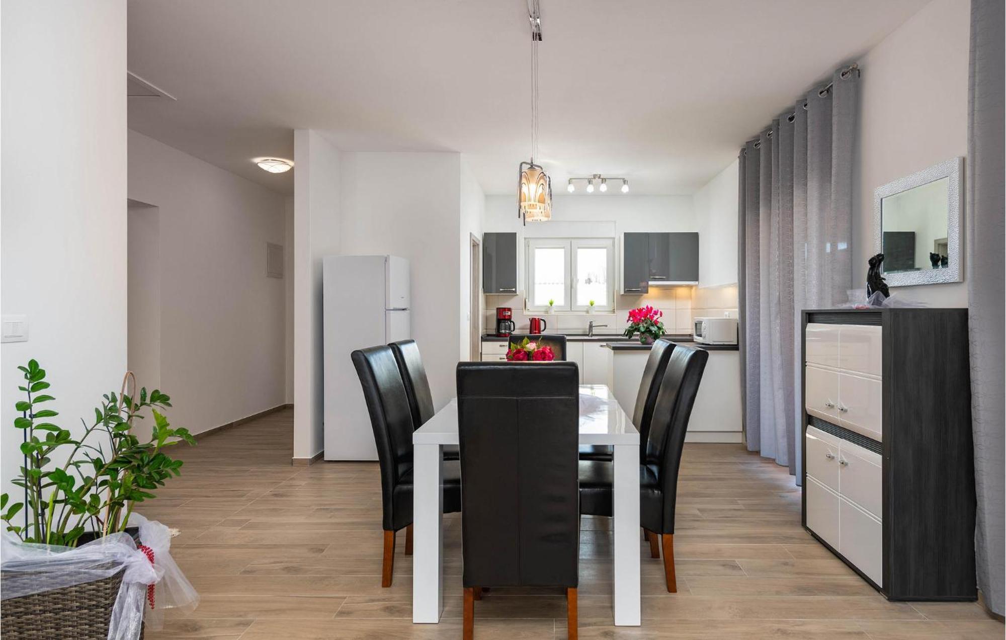 Holiday home Amazing In With Kitchen
