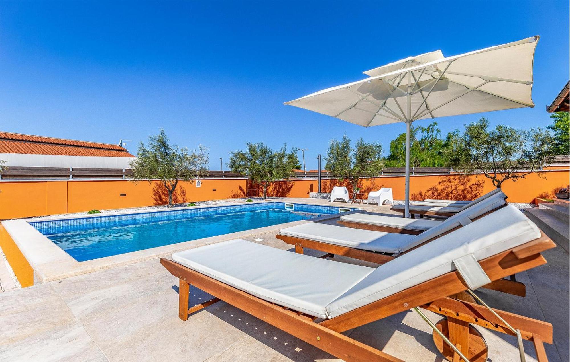 Holiday home Amazing In With Kitchen Pula